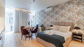 Almada 551 by LovelyStay