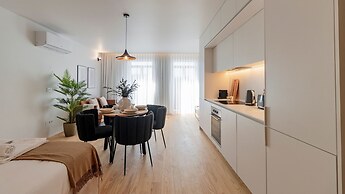 Almada 551 by LovelyStay