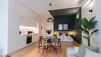 Almada 551 by LovelyStay