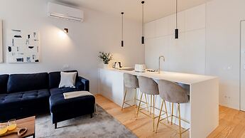 Almada 551 by LovelyStay