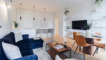 Almada 551 by LovelyStay