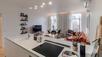 Almada 551 by LovelyStay
