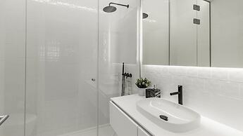 Almada 551 by LovelyStay