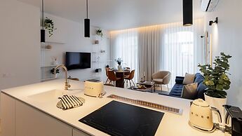 Almada 551 by LovelyStay