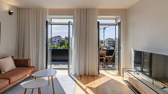 Almada 551 by LovelyStay