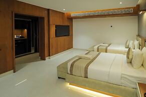 Royal Plaza Suites by RAK Rooms