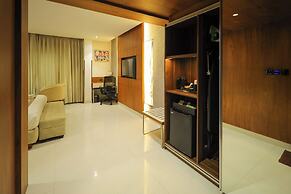 Royal Plaza Suites by RAK Rooms