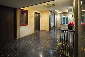 Royal Plaza Suites by RAK Rooms