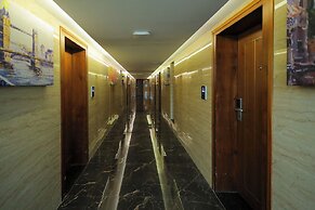 Royal Plaza Suites by RAK Rooms
