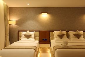 Royal Plaza Suites by RAK Rooms