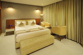 Royal Plaza Suites by RAK Rooms