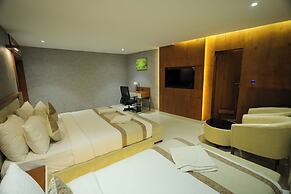 Royal Plaza Suites by RAK Rooms