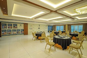 Royal Plaza Suites by RAK Rooms