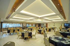 Royal Plaza Suites by RAK Rooms