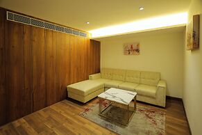 Royal Plaza Suites by RAK Rooms