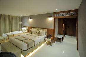 Royal Plaza Suites by RAK Rooms