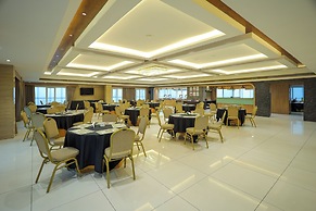Royal Plaza Suites by RAK Rooms