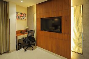 Royal Plaza Suites by RAK Rooms