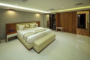 Royal Plaza Suites by RAK Rooms