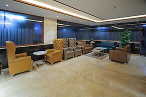 Royal Plaza Suites by RAK Rooms