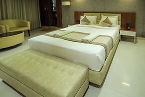 Royal Plaza Suites by RAK Rooms