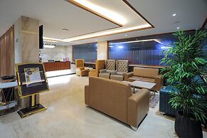 Royal Plaza Suites by RAK Rooms