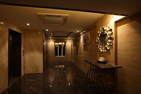 Royal Plaza Suites by RAK Rooms