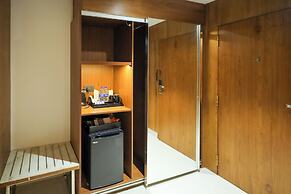 Royal Plaza Suites by RAK Rooms