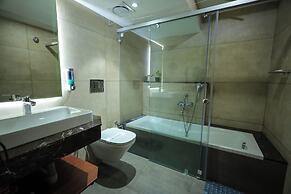 Royal Plaza Suites by RAK Rooms