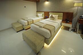 Royal Plaza Suites by RAK Rooms
