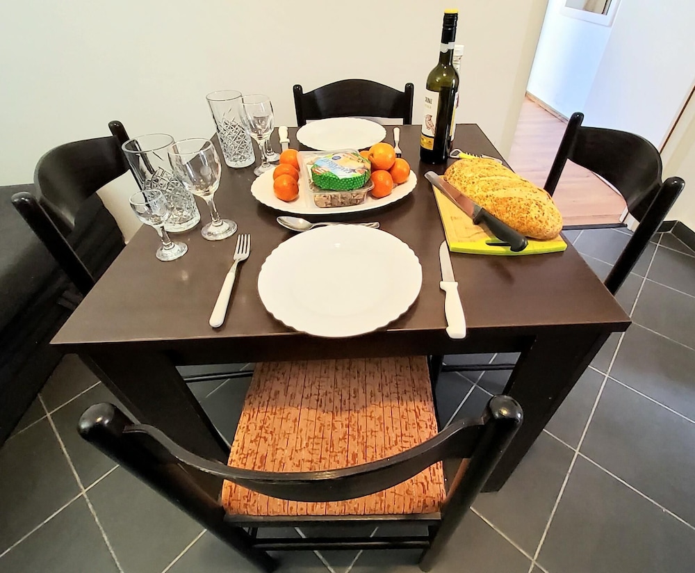 Apartment 4 Sleeps 4 Guests