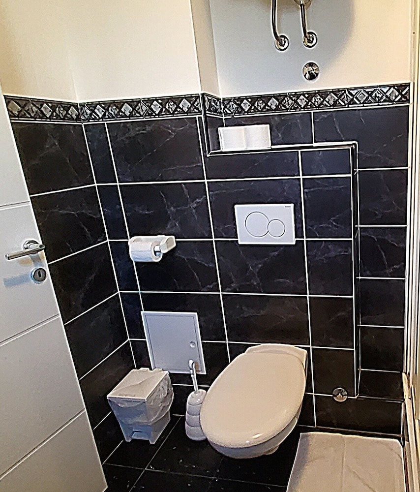 Apartment 4 Sleeps 4 Guests