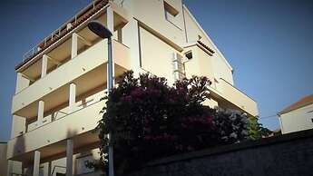 Apartment 4 Sleeps 4 Guests