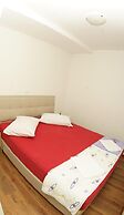 Apartment 4 Sleeps 4 Guests