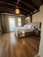 Palmera Art House