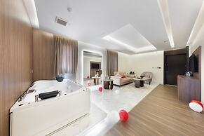 Luxury Night Hotel