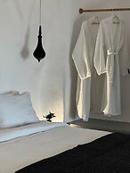 Numa Santorini