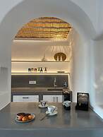 Numa Santorini