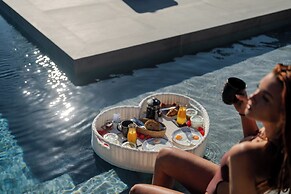 Numa Santorini