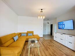 Deluxe Apartment with Balcony & Parking