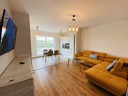 Deluxe Apartment with Balcony & Parking