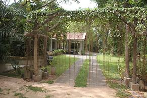 Ceylon Kingsmen Garden Hotel