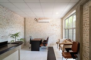 Ceylon Kingsmen Garden Hotel