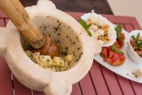 Calacala rooms, restaurant & farm experience