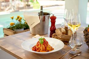 Calacala rooms, restaurant & farm experience