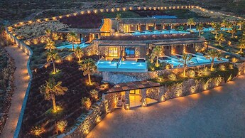 Ftelia Black Villas