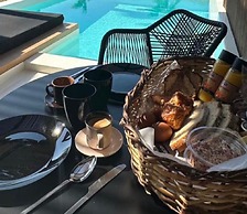 Ftelia Black Villas