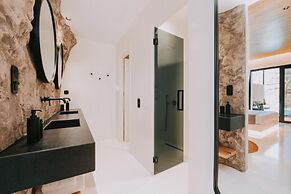 Ftelia Black Villas