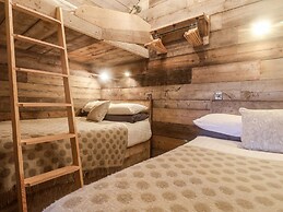 Foxes Den