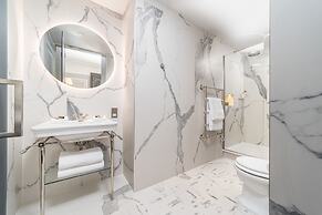 No.4 Carlton Hotel